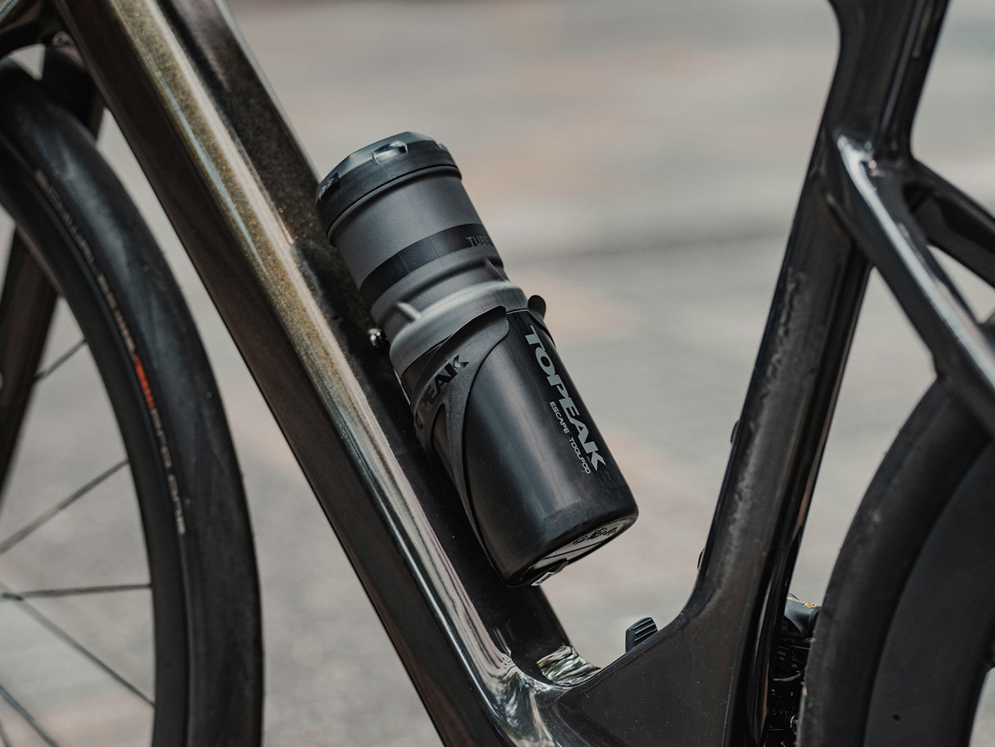 TOPEAK ESCAPE POD+ W/ TUBE CUBE