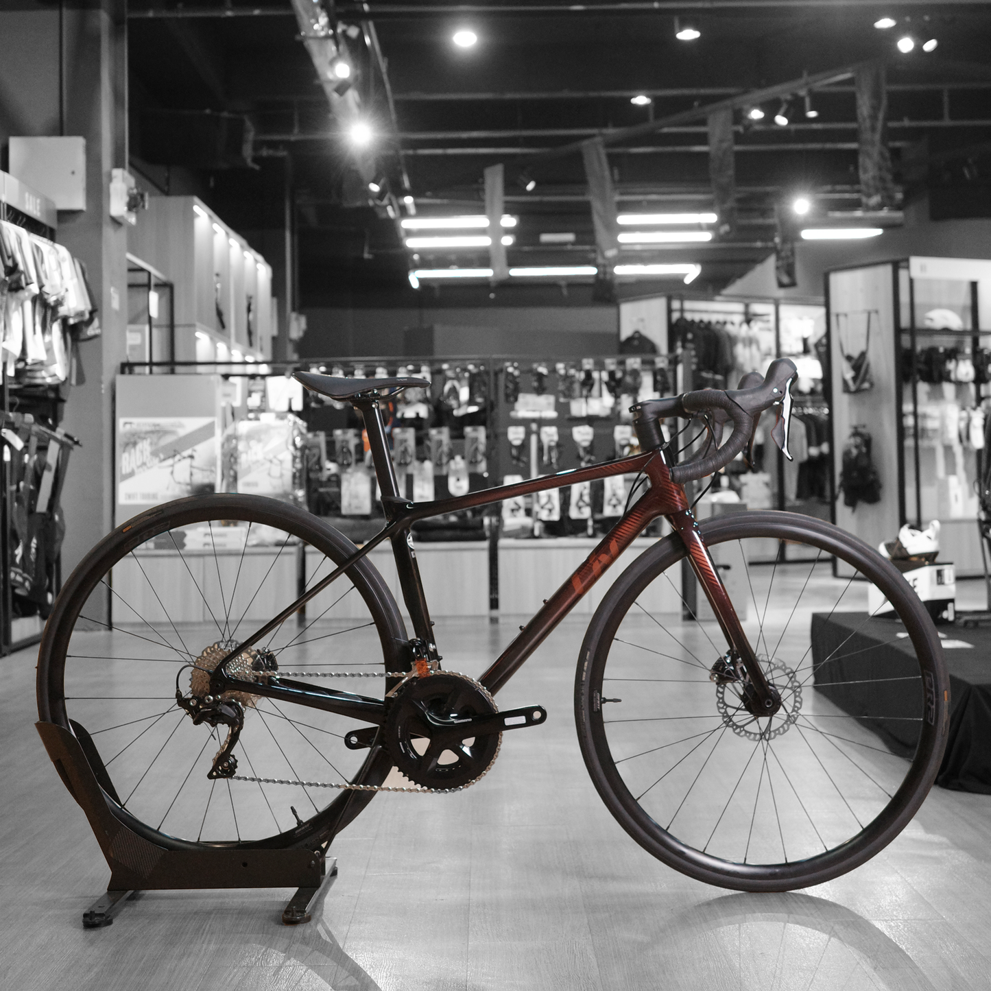 LIV LANGMA ADVANCED DISC CUSTOM ROAD BIKE